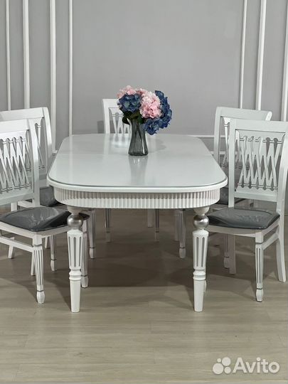 Кухонный стол и стулья комплект