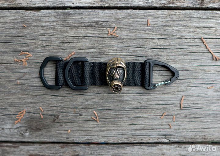 Бронзовый брелок на рюкзак с системой молле