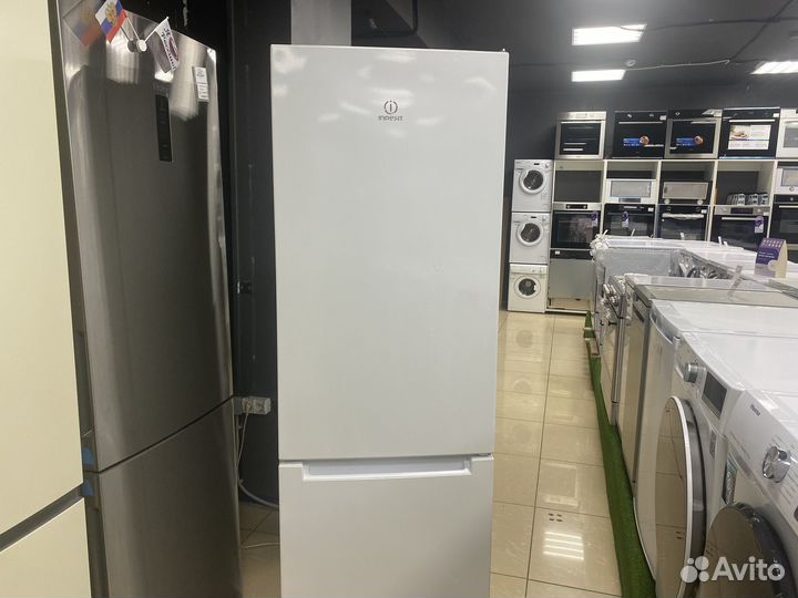 Холодильник Indesit ITF 018 W