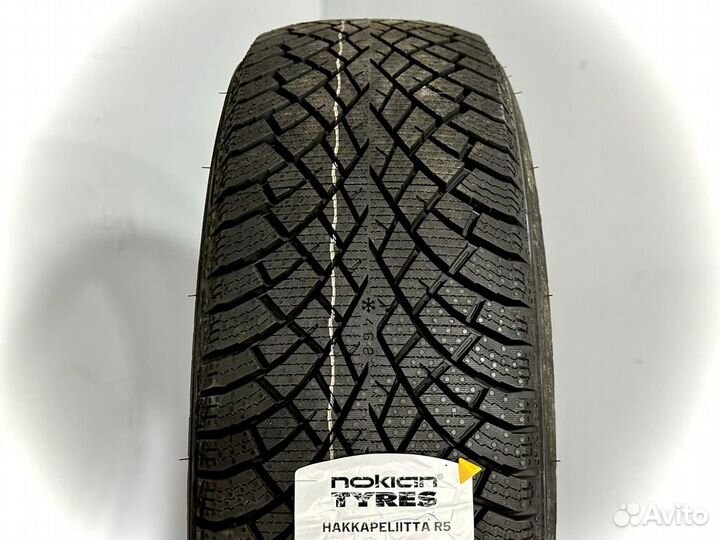 Nokian Tyres Hakkapeliitta R5 215/60 R16