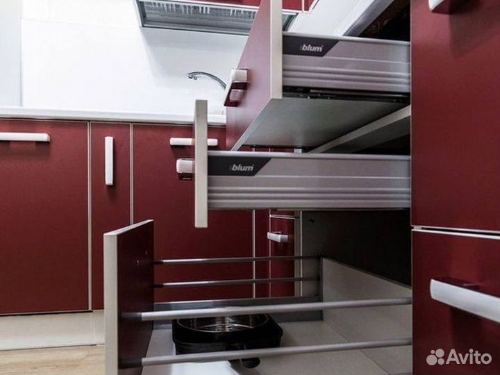 Кухонный гарнитур в современном стиле на заказ