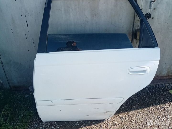 Двери на Toyota Caldina левые перед, задние