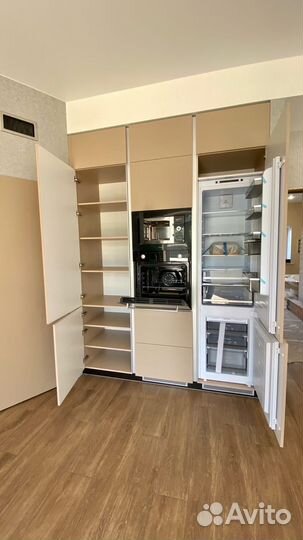 Кухня на заказ под потолок в Омске