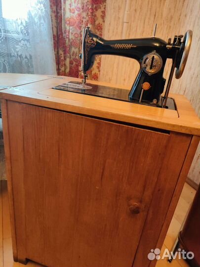Винтажная швейная машинка Union