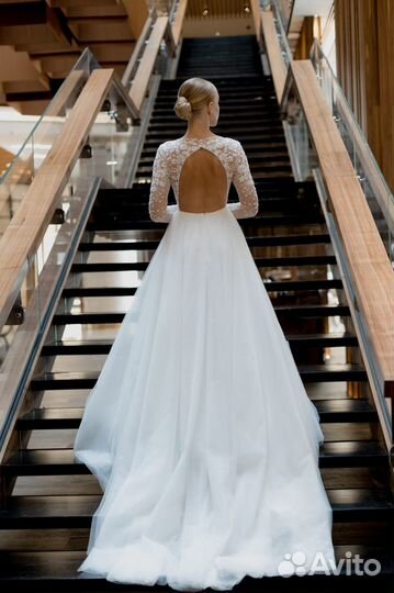 Свадебное платье со шлейфом