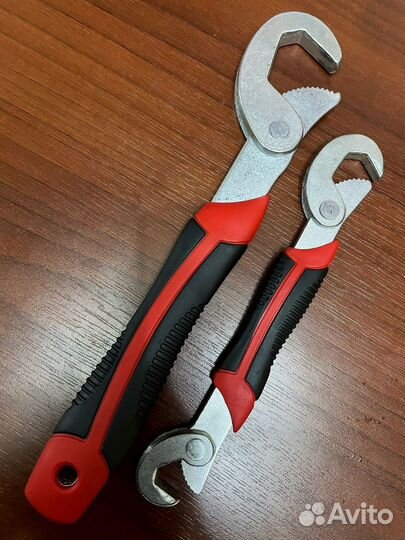 Два универсальных регулируемых ключа