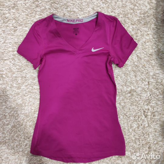 Оригинальные женские футболки Nike S и M размеров