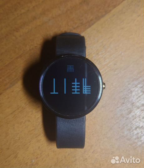 Умные часы Moto 360