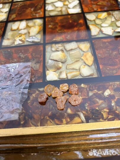 Шахматы из янтаря