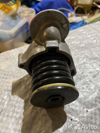 Натяжитель приводного ремня Mercedes M271