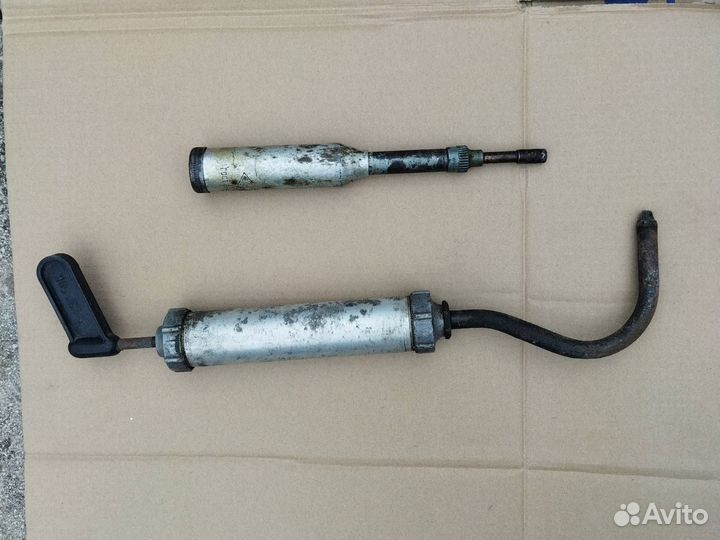 Шприц масленка для смазки узлов автомобиля