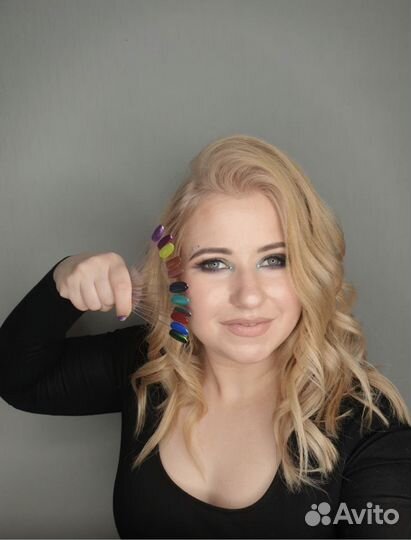 Преподаватель курсов по маникюру и педикюру