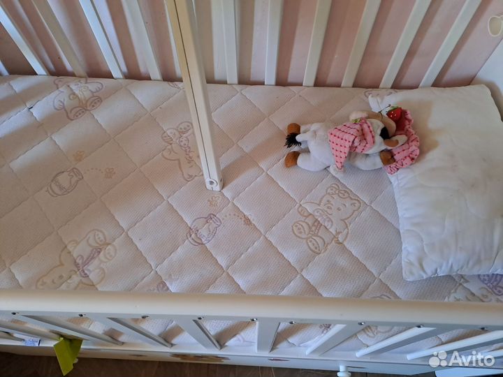 Кроватка трансформер с маятником и комодом