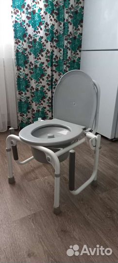Кресло инвалидное с санитарным оснащением