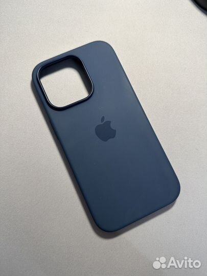 Оригинальный силиконовый чехол для iPhone 14 pro