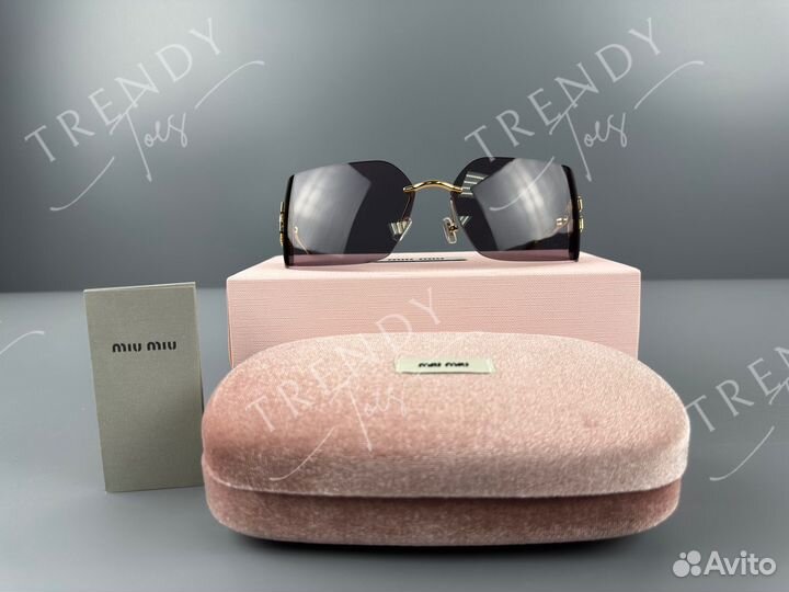 Солнцезащитные очки Miu Miu