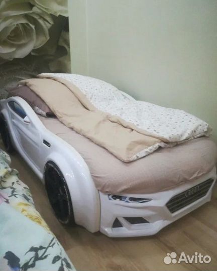 Детская кровать машина с фарами