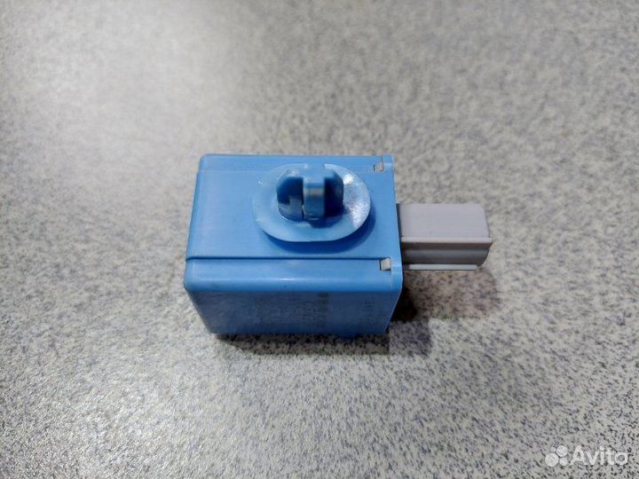 Реле Toyota Camry AVV50-1050975 2AR-FXE 2015