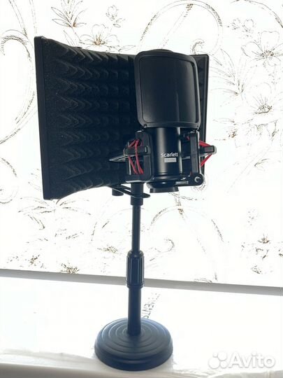 Стойка для микрофона с акустическим экраном