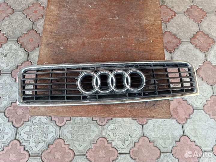 Решетка радиатора на Ауди А4