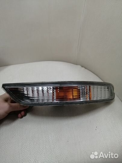 Повторитель в бампер передний левый Toyota Cresta