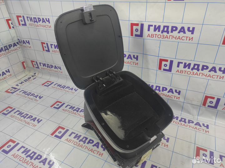 Подлокотник Cadillac Escalade III. Дефект