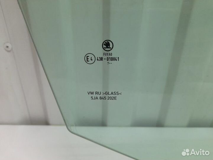 Стекло двери передней правой Skoda Rapid лифтбек