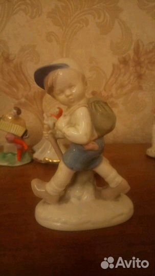 Статуэтка. Германия. Фарфор. Мальчик