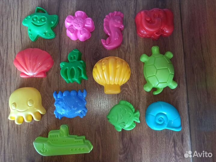 Формочки, лопатки, игрушки для песочницы