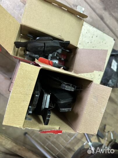 Тормозные колодки jeep Grand cherokee wk2