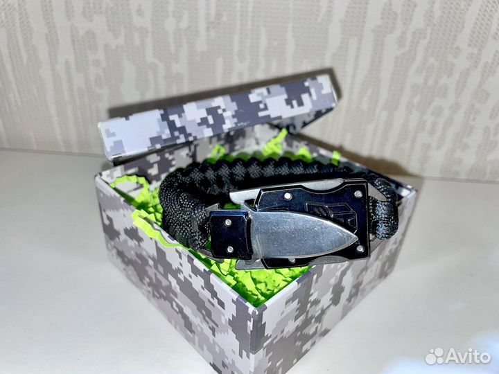 Браслет из паракорда с ножом