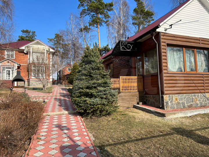 Коттедж 160 м² на участке 22 сот.