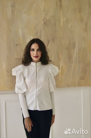 Белая блуза