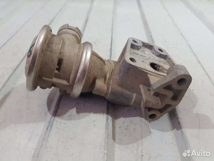 Клапан вентиляции картерных газов Volkswagen Golf