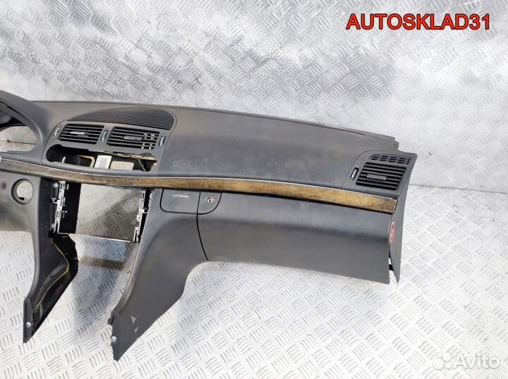 Торпедо Mercedes Benz W211 A2116800687