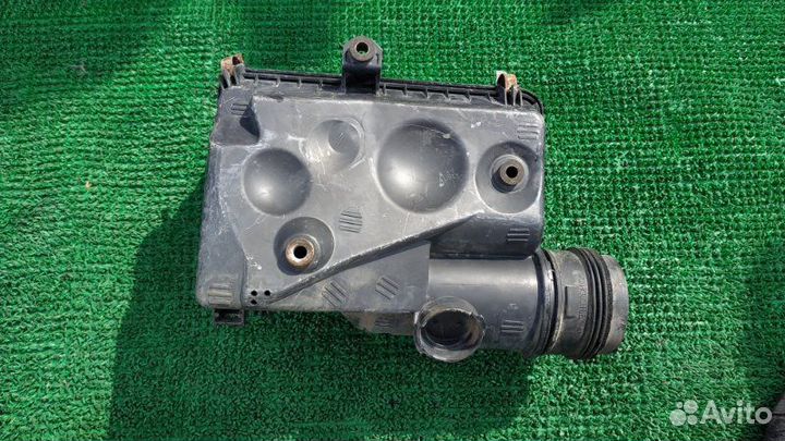 Корпус воздушного фильтра Toyota Land cruiser prad