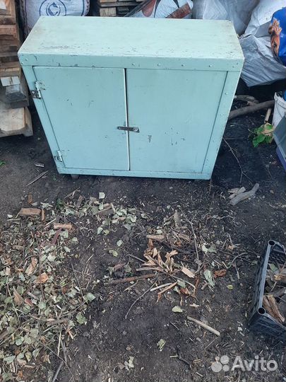 Железный шкафчик