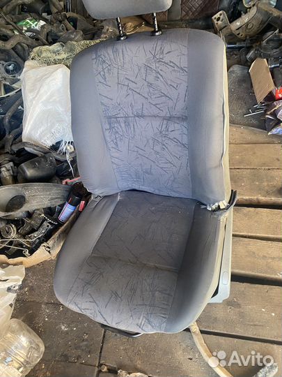 Сиденье переднее левое рено логан