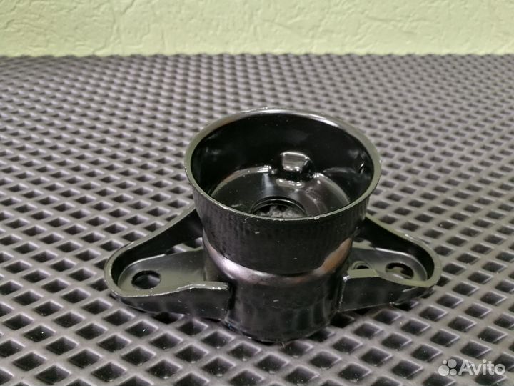 Опора заднего амортизатора Jeep Grand Cherokee WK2