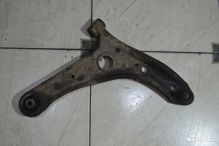 Рычаг передний правый Toyota Yaris