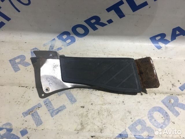 Кронштейн подножной накладки citroen C4 1.6 ат хет