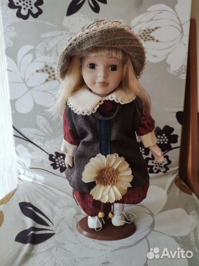 Кукла фарфоровая коллекционная
