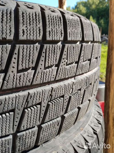 R15 Bridgestone Blizzak Revo2 215/65, PCD 5x139.1 DIA 60