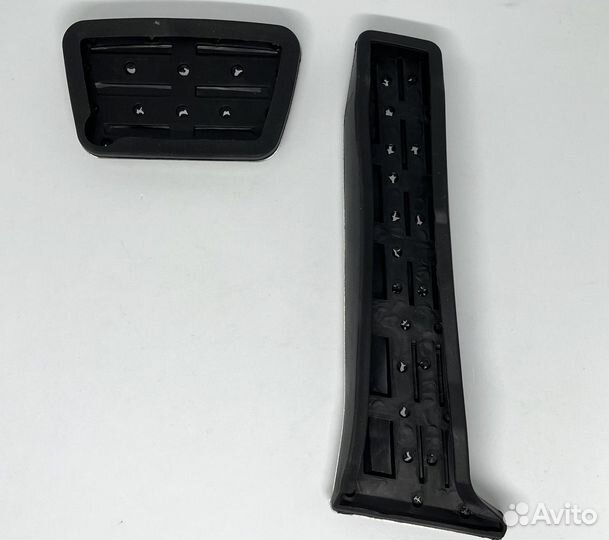 Накладки на педали для Toyota Camry (17+)