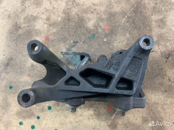 Опора двигателя правая Opel Meriva универсал 1.6