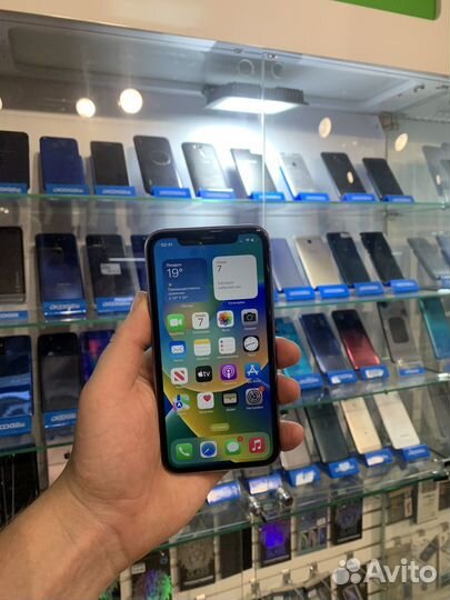 iPhone 11, 64 ГБ