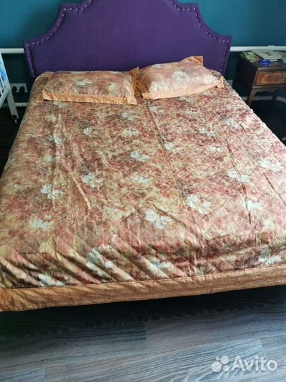 Покрывало с подушками