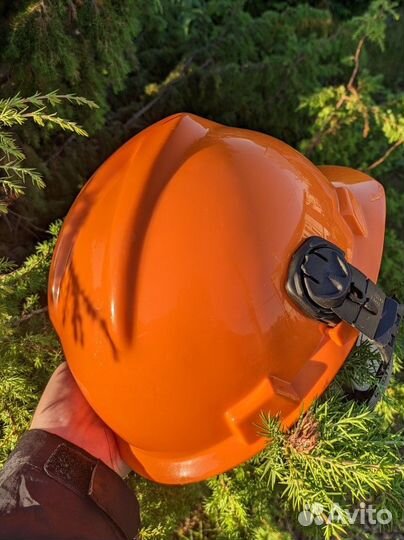 Каска строительная с наушниками.Новая