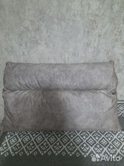 Подушка от дивана 2 шт. Цена за 1 шт