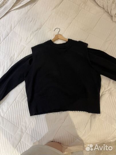 Свитер zara с вырезами